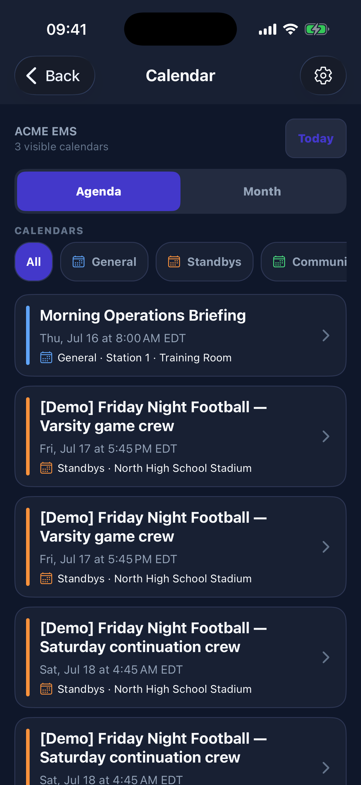 The mobile agenda presents upcoming events by calendar with dates, times, locations, and clear status cues.